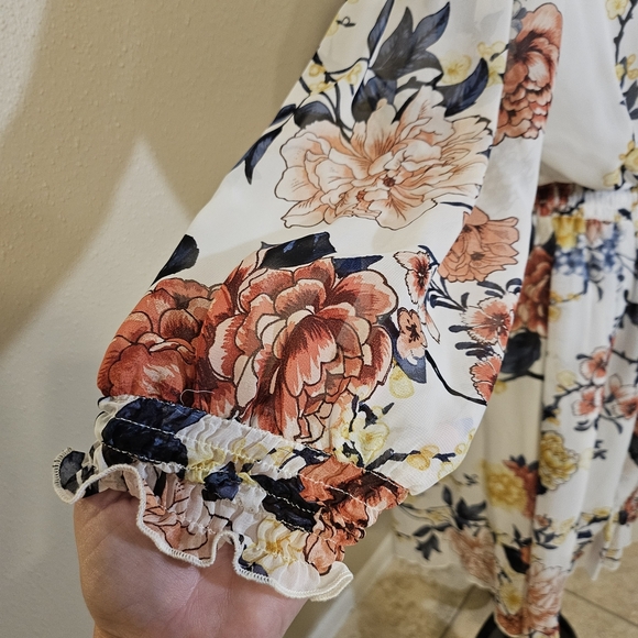 Floral Long Sleeve Dress - Picture 4 of 9